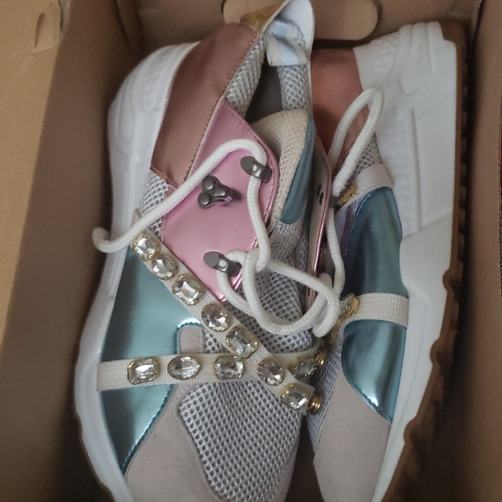 Shoe